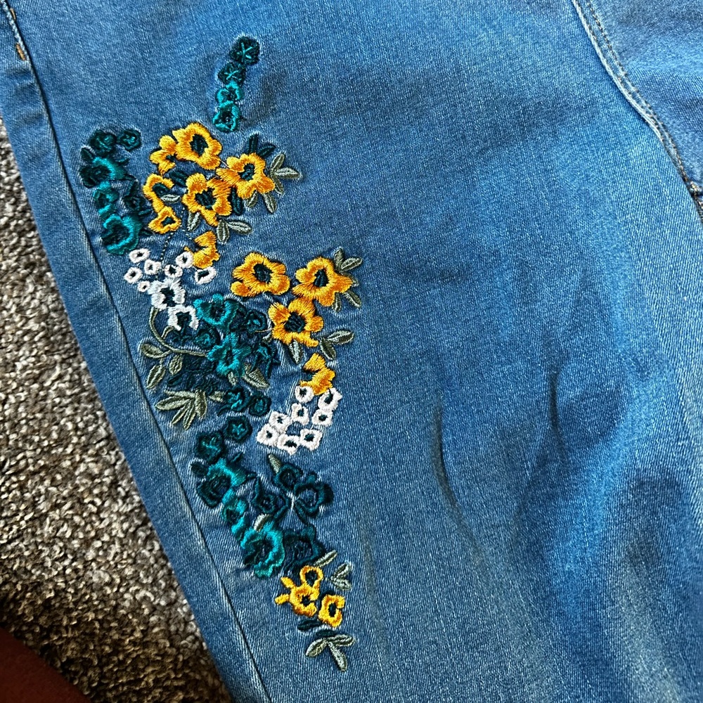 Mossimo Dutti size 10 embroidered jeans